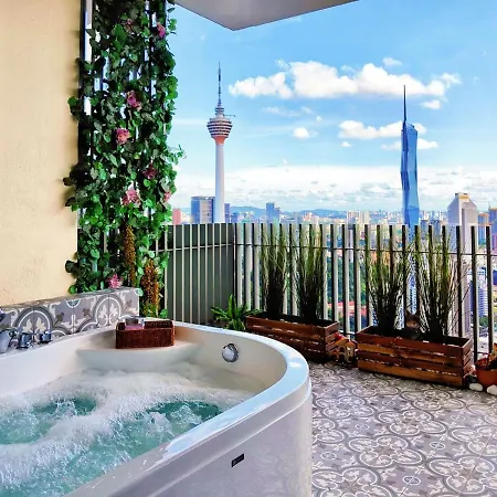 Penthouse Sky Jacuzzi At Klcc Apartment